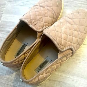 Blush size 8 tufted Steve Madden slip on sneaker